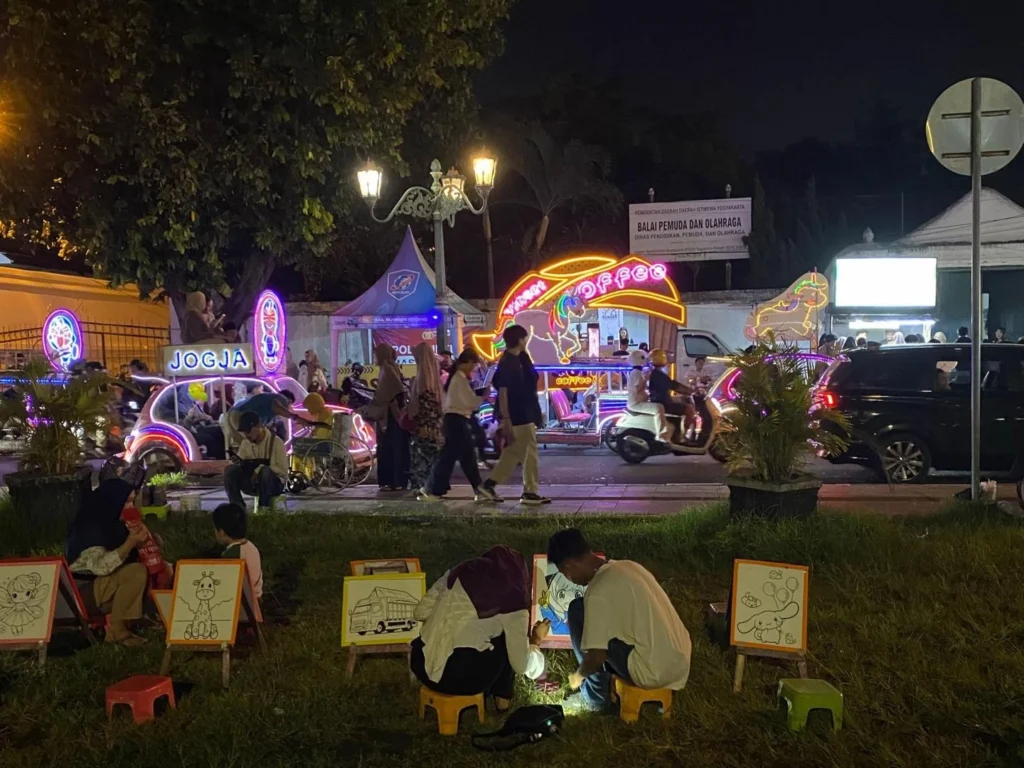 Alun Alun Kidul (2.2 km)